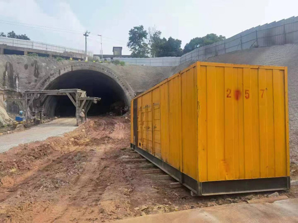 绥德发电机出租自启装置的工作原理是什么?