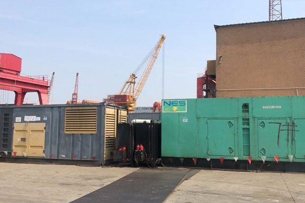 绥德发电机出租空气滤清器的清洁频率是多少？